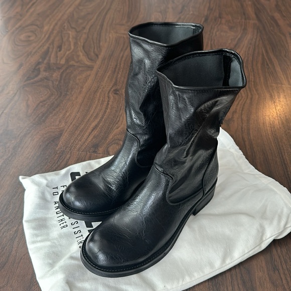 Sisters & Seekers Boots - Picture 3 of 3